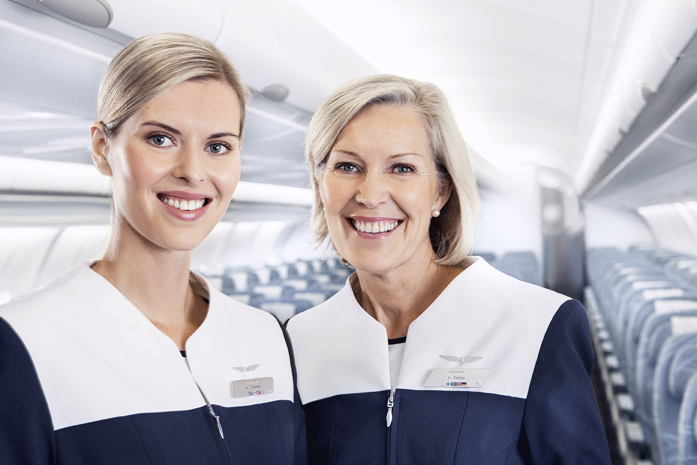 Persons life. Finnair Cabin Crew. Бортпроводники Finnair. Finnair стюардессы. Форма Финнэйр стюардесса.