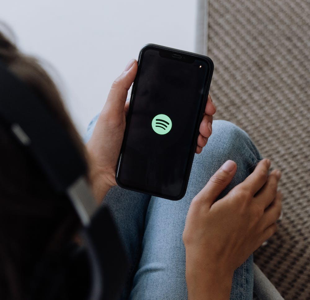 Spotify pilots AI voice translation for podcasts, open spotify 