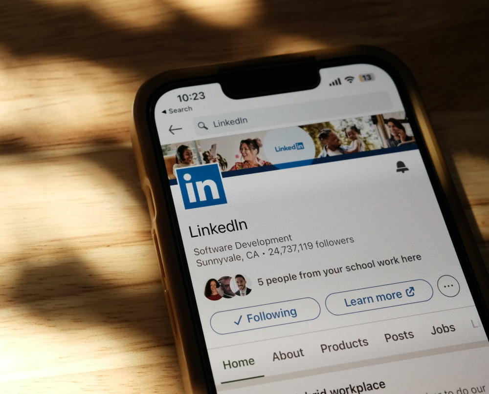 LinkedIn Suspends Use Of UK Data For AI | Silicon UK Tech News